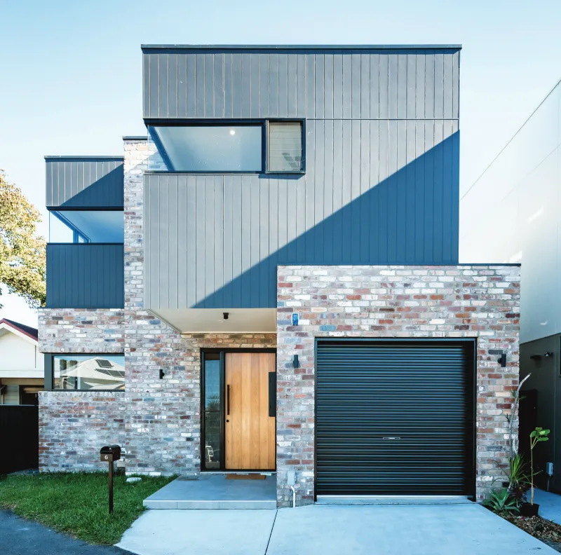 Roller Door in Colorbond Monument 800X792